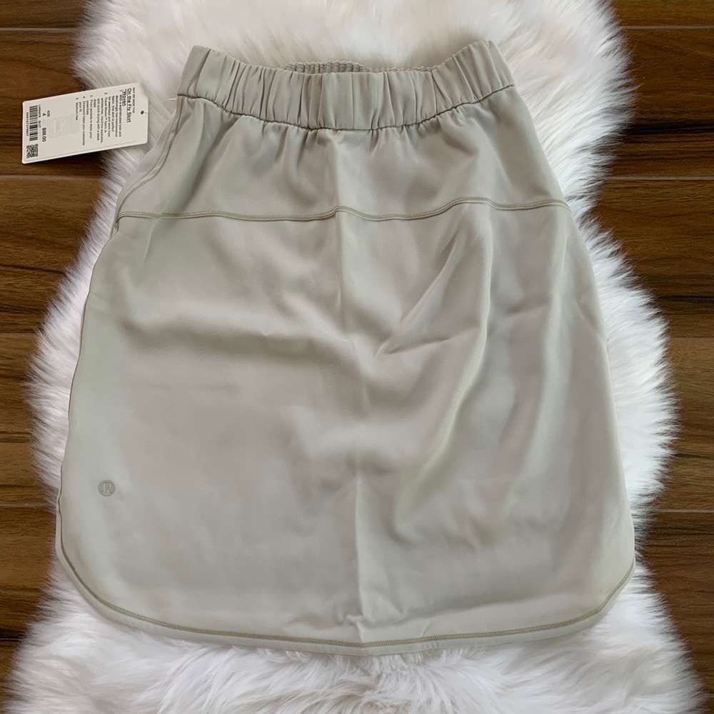 Lululemon on the  fly skirt silver medium rise - Picture 6 of 8